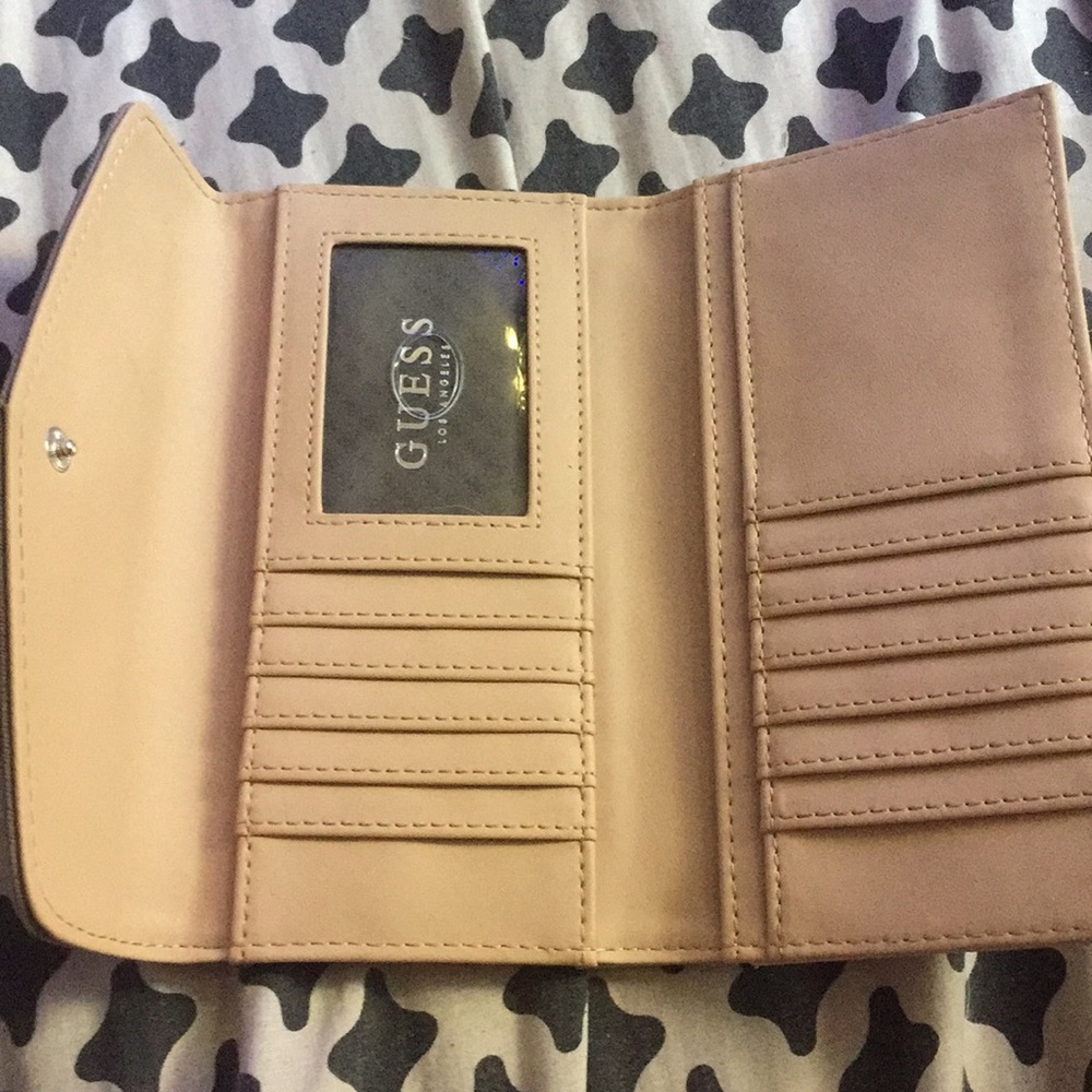 Authentic Guess wallet - Picture 2 of 3